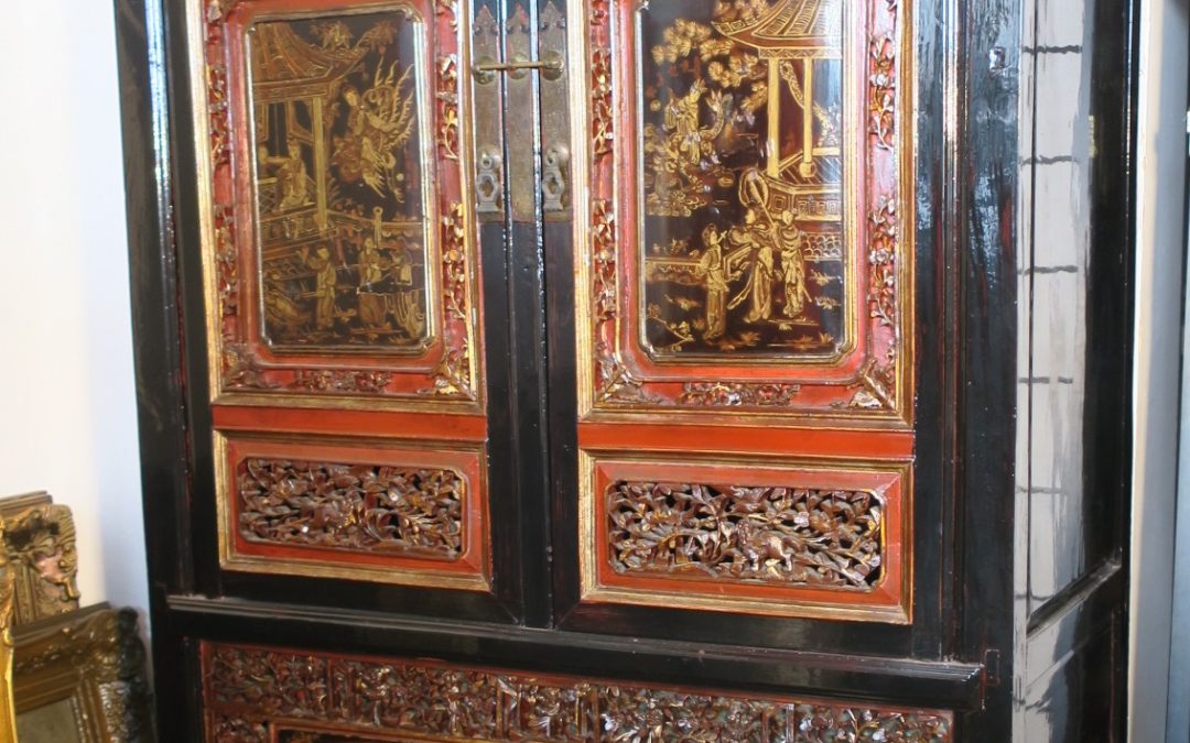 Vintage China Hochzeitsschrank / Schrank – Holz Schwarz & Rot – Aufwendig Verziert & Bemalt
