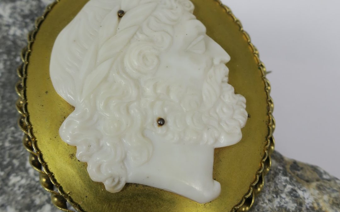 Antike große Kamee Brosche Portrait Kopf des Zeus Silber vergoldet 19. Jh.