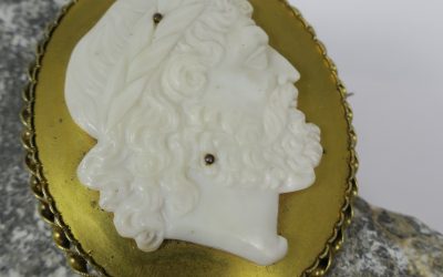 Antike große Kamee Brosche Portrait Kopf des Zeus Silber vergoldet 19. Jh.