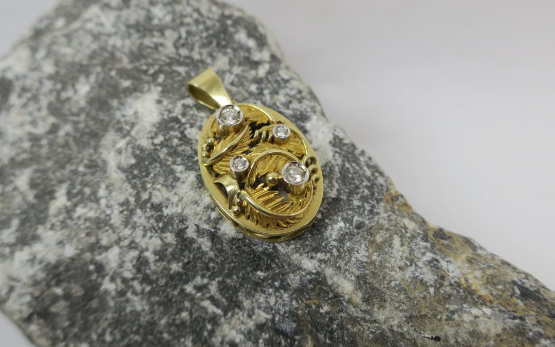 Ketten Anhänger 585 /14k Gold 4 Brillanten – Blätter Dekor – Handarbeit – Otto Hahn ?