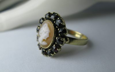 Vintage Granat Ring 333 / 8k Gold mit Kamee Damenring Granatring