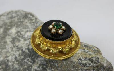 Große Medaillonbrosche / Brosche 585/14k Gold Onyx / 6x Perle / Turmalin ~ 1870