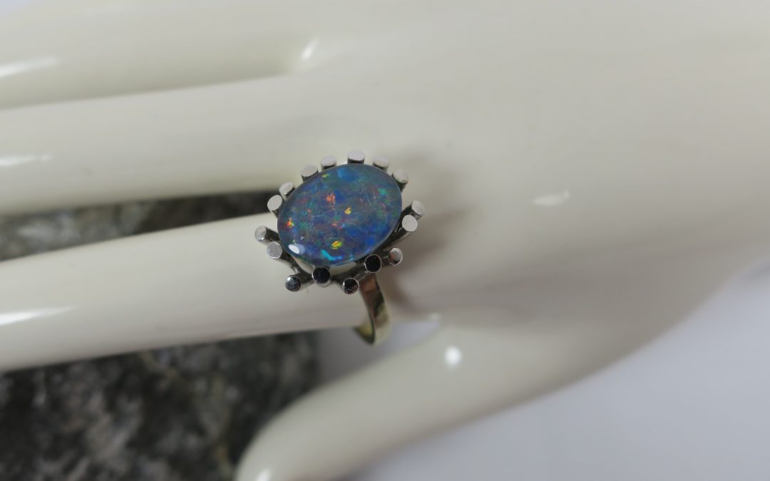 Vintage Ring / Damenring mit Opal / Opalring 333 Gold