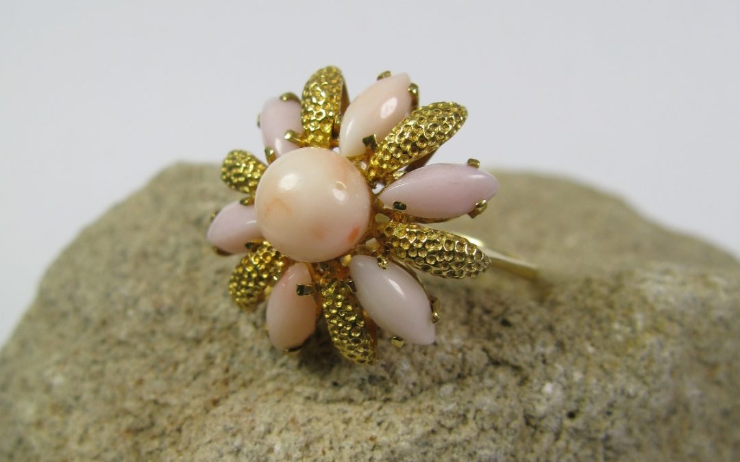 Vintage Ring Damenring Blüten Form 750 / 18k Gold – Koralle / Engelshautkoralle / Korallenring