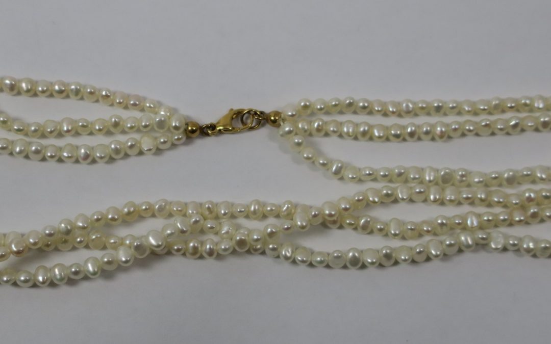 Flussperlenkette / Halskette / Kette 3-reihig Perlen / Flussperlen 585 /14K Gold Verschluss