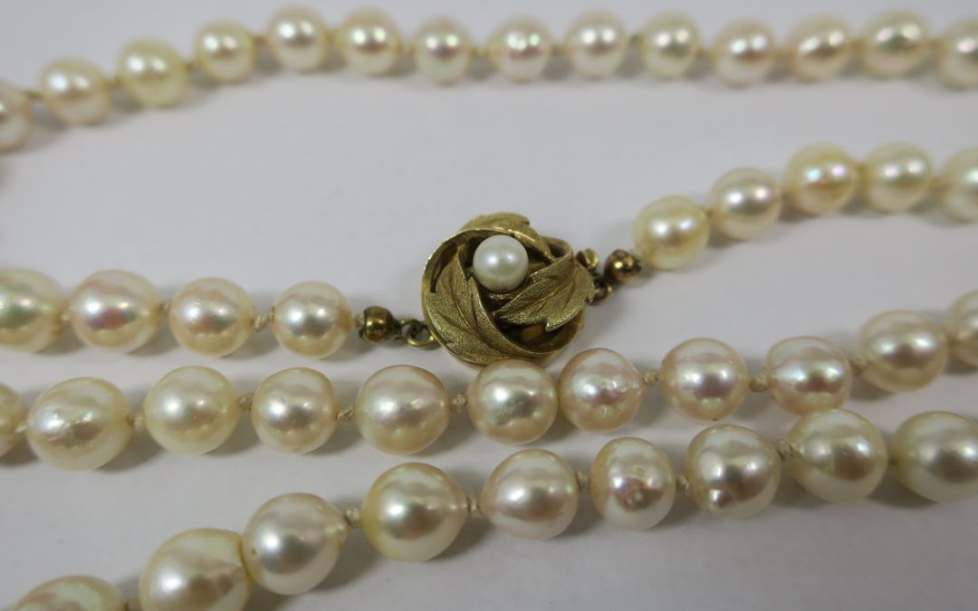 Vintage Perlenkette 585 / 14K Gold Verschluss Perlen bis Ø 0,7cm Kette 72 cm