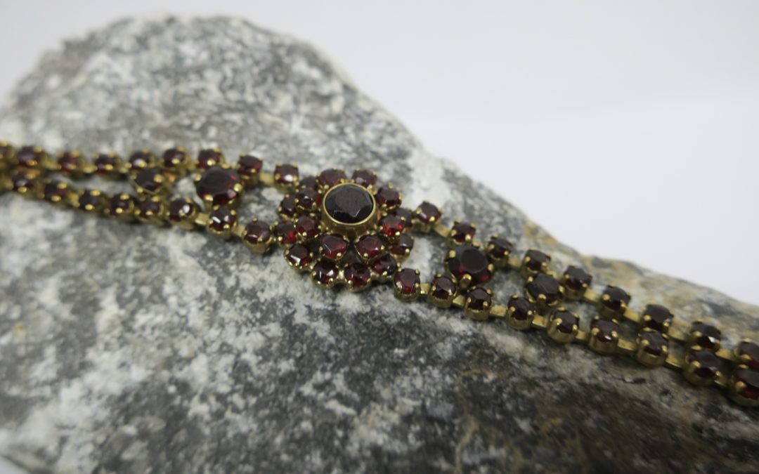 Granat Armband 333 / 8K Gold , L.18,5 cm / 15 Gramm
