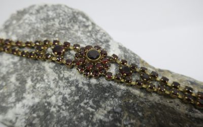 Granat Armband 333 / 8K Gold , L.18,5 cm / 15 Gramm