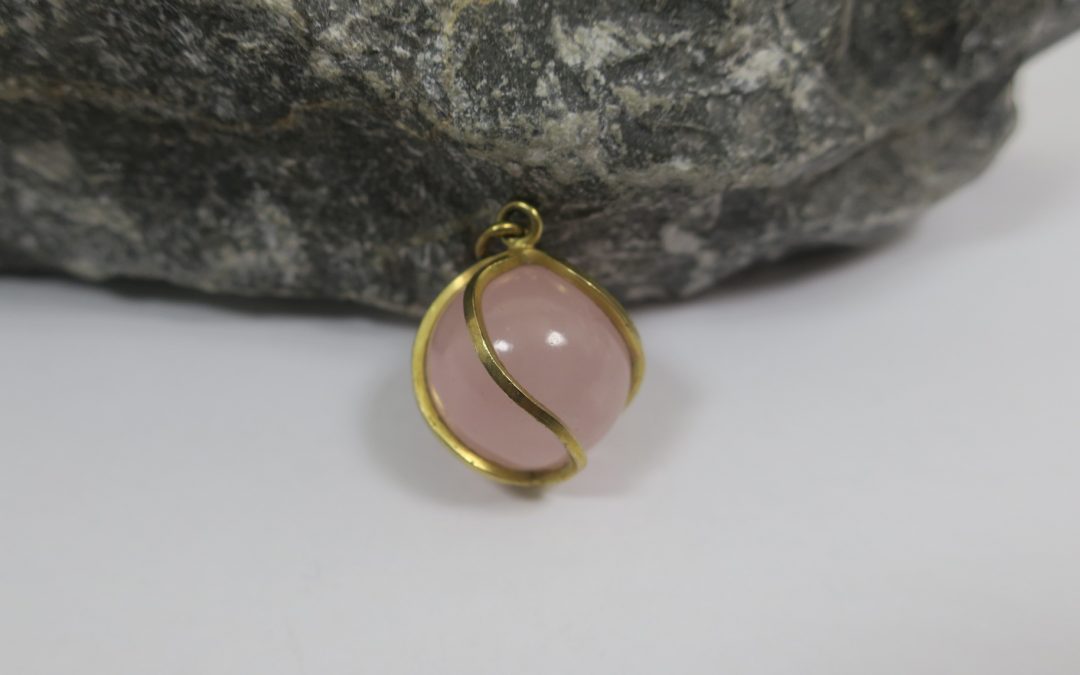 Vintage Rosenquarz Kugel Anhänger 333 / 8K Gold Fassung Gelbgold