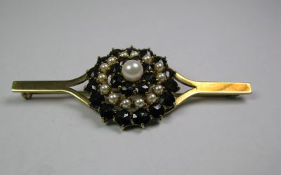 Große Granat / Perlen Brosche 333 / 8K Gold – Stabbrosche 7,2 cm