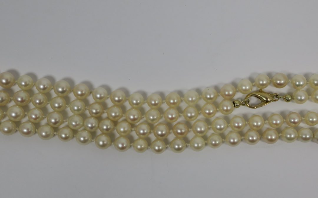 Perlenkette / Halskette / Perlen Kette mit  585 /14K Gold Verschluss Länge 86 cm