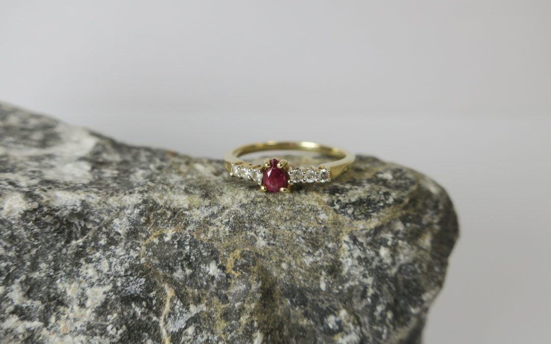 Ring / Damenring / Goldring Molloy 10K /417 Gold Ring Diamanten Edelstein Tropfen