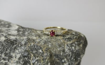 Ring / Damenring / Goldring Molloy 10K /417 Gold Ring Diamanten Edelstein Tropfen