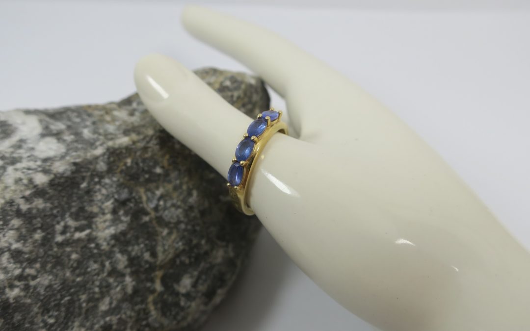 Ring / Damenring 750 / 18K Gold mit 4x Tansanit ? – Goldring