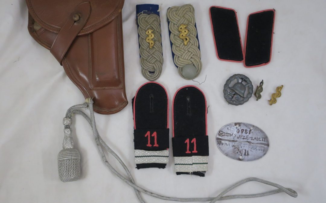 Sammlung Arzt Wehrmacht Schulterklappen Erkennungsmarke Pistolentasche etc.