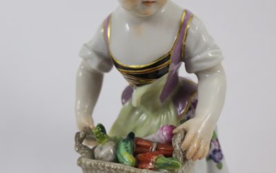 Meissen Porzellan Figur Gärtnerkind Mädchen mit Korb Kaendler Entwurf