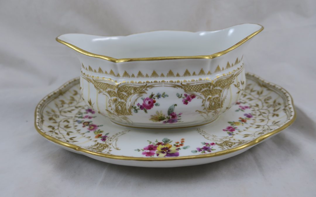 KPM Porzellan Sauciere Potsdamer Stadtschloß Blumenmalerei & Goldstaffage