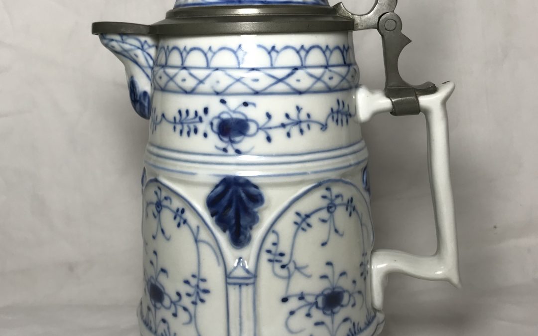 Schney Bier oder Wein Kanne Porzellan Strohblume Zinn Montierung
