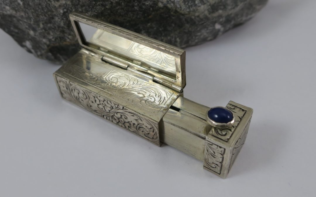 Antiker Lippenstifthalter Spiegel 800 er Silber mit Lapislazuli Blumen Gravur