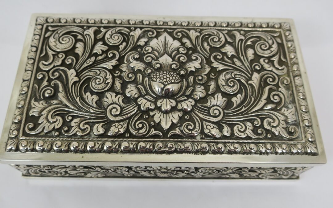 Yogya Deckeldose / 800 Silber Kasten Indonesien 1940er Jahre Floral Dekor