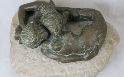 Erlenkötter Bernward *1954 Figur / Skulptur Bronze & Sandstein Akt / nacktes Liebespaar