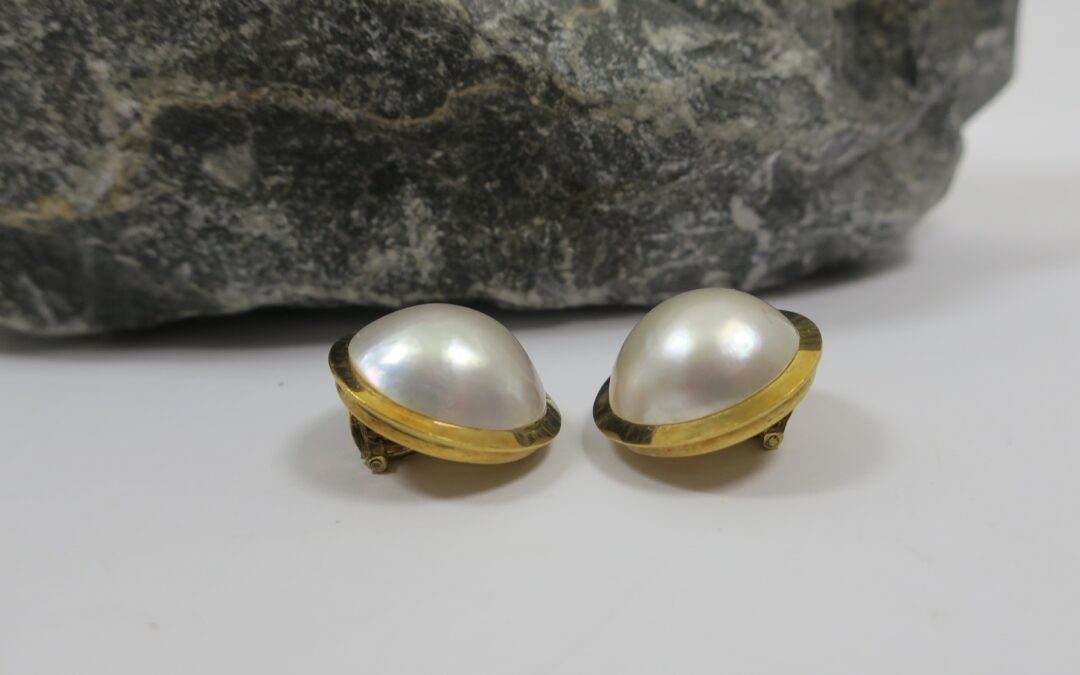 Paar Perlen Ohrclips / Ohrringe 585 / 14K Gold Mabeperle