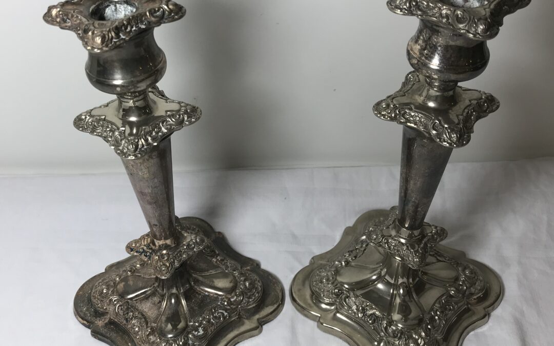 Vintage Paar Kerzenleuchter / Leuchter versilbert Blumen Dekor / Barock Form
