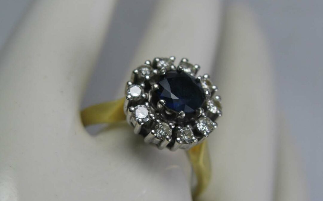Damenring / Ring mit Saphir 1,31 ct & 10 Brillanten = 0,5 ct – Gold GG/ WG 585 / 14K