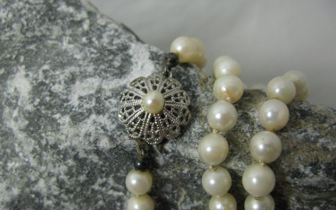 Perlenkette / Halskette / Kette Perlen Verschluss 835 er Silber / 70 cm / 35,8 Gramm