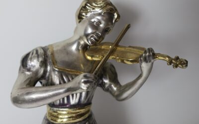 Geigerin / Geigenspielerin Figur / Skulptur Metall Silber / Gold Marmorsockel signiert