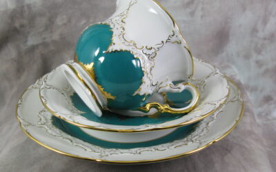 Meissen Porzellan B-Form Kaffee Gedeck Prunktasse / Kaffeetasse mit Teller Schwerter Marke