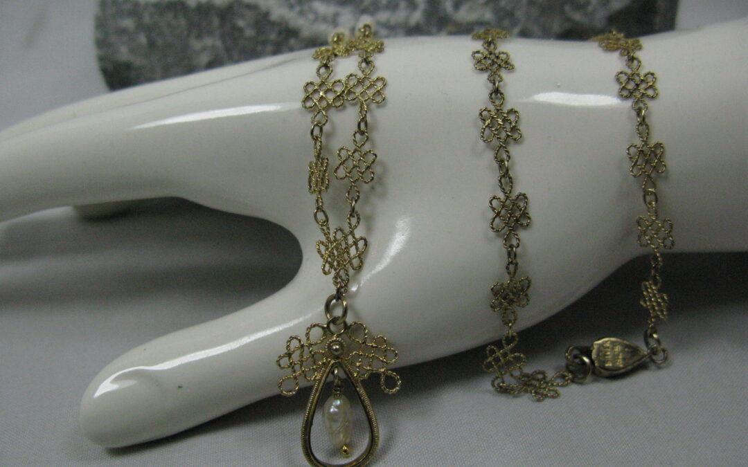 Filigranes Collier / Halskette / Kette 925 Silber vergoldet mit Flussperlen – Durchbrochen gearbeitet