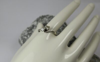 Vintage Brillant Ring 0,32ct – 2 Brillanten – 750 / 18K Weiss Gold Damenring