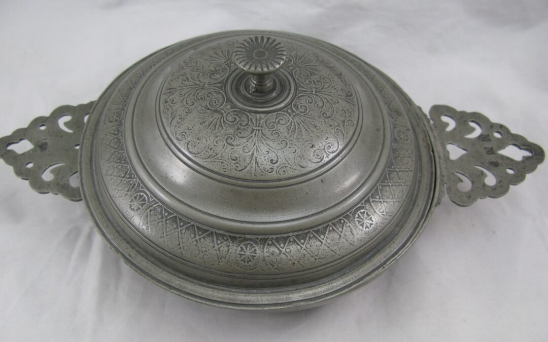 Ecuelle a oreilles antike Zinn Schüssel / Schale mit „Ohren“ / Griffen Rouen 1754
