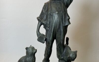 Mäusefänger Bronze Skulptur Junge / Bub mit Katzen und Maus