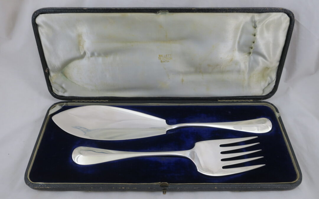 Vintage Fisch-Vorlegebesteck England versilbert im Etui (Mallett Octagon Bath)