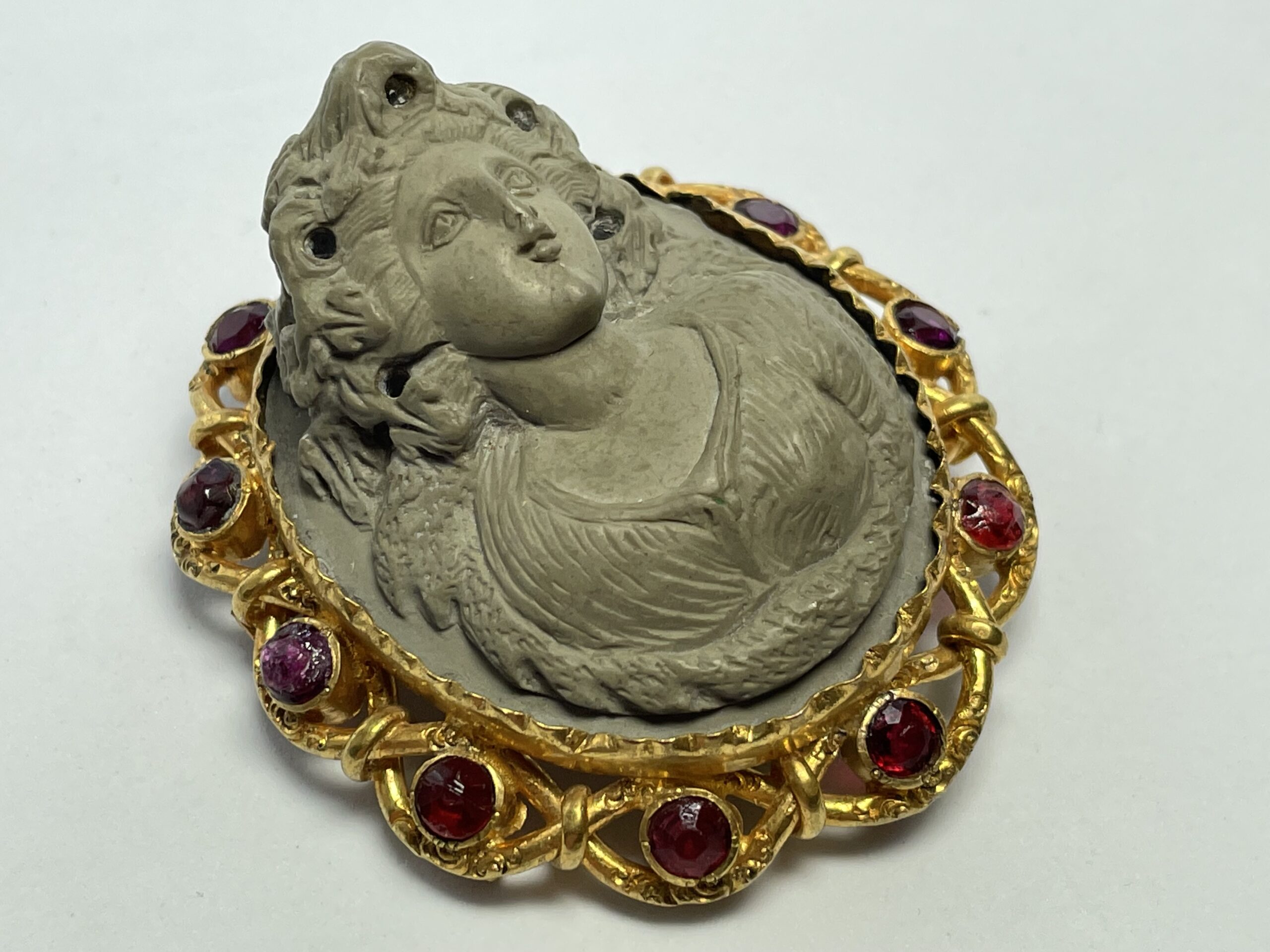 Große Lava Kamee Brosche Frau / Mädchen Kupfer vergoldet ~ 1860 Italien Glas