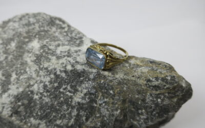 Vintage Art Deco Ring / Damenring mit Schmuckstein Blau – 333 Gold