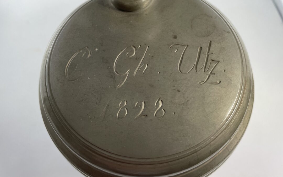 Zinn Krug / Bierkrug / Walzenkrug – bez. C. Gh. Utz 1828 Zinnmarken
