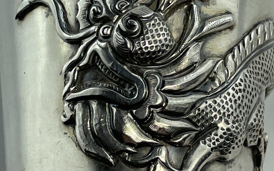 China Silberbecher Relief Drache Becher Silber 11,6 cm, 120 Gramm Drachenrelief