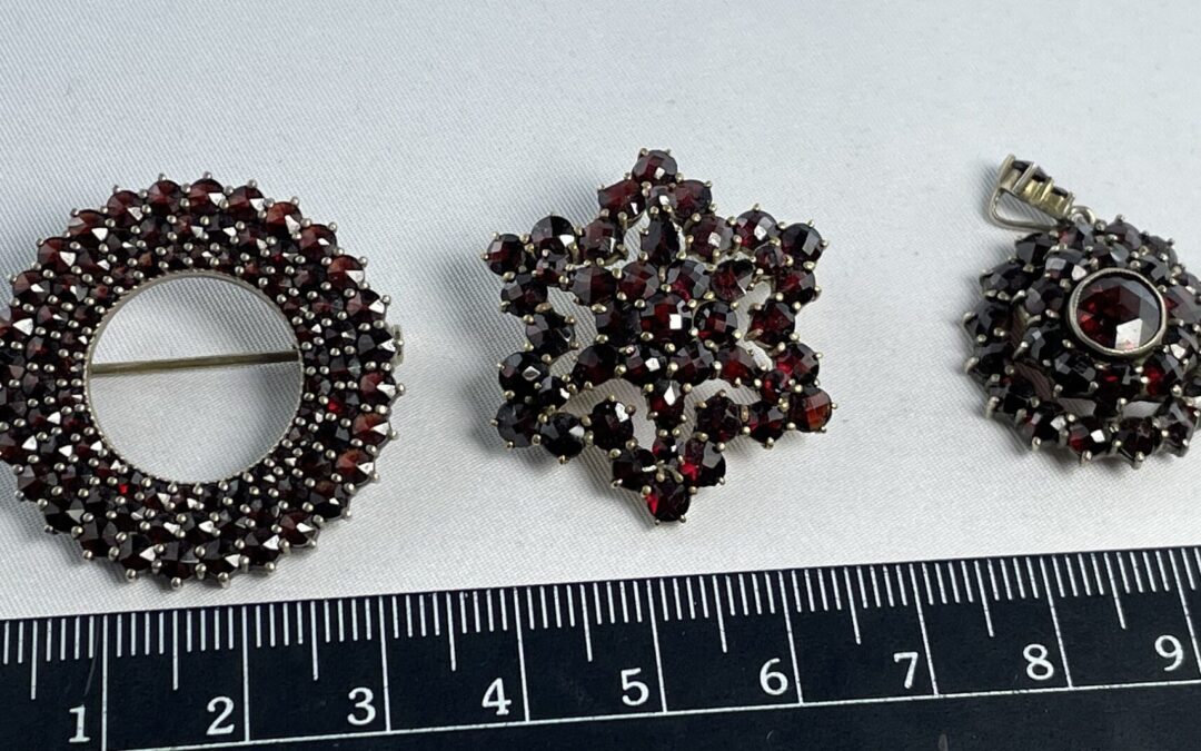 Vintage Sammlung Granat 2x Brosche Stern & Ring Ketten Anhänger Tombak vergoldet