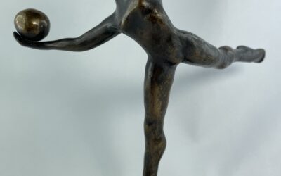 Eva de Maizière 1915-2003 Bronze Skulptur Figur Kleine Tänzerin Mädchen mit Ball