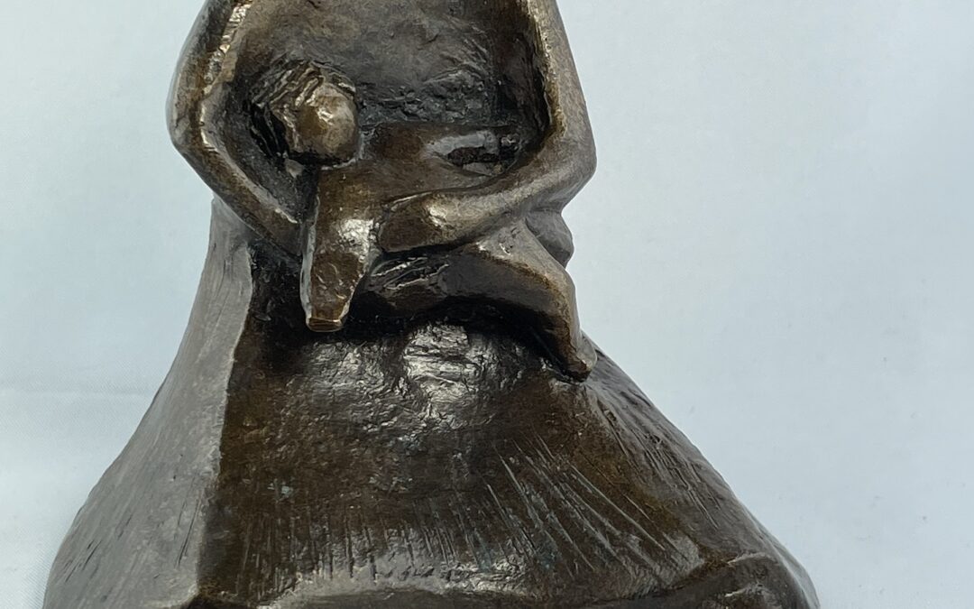 Eva de Maizière 1915-2003 Bronze Skulptur Die Puppenmutter – Mädchen mit Puppe