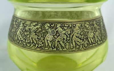 Vintage Moser Karlsbad Uran / Uranium Glas Vase Gold Fries / Band Krieger