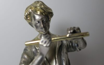 Flötenspieler / Musiker Figur Skulptur Metall Silber Gold Marmorsockel signiert
