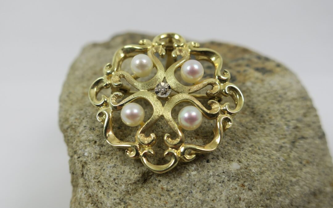 Brosche / Anhänger 585 / 14k Gold – 4x Perle & 1x Saphir – brooch gold & pearl