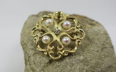 Brosche / Anhänger 585 / 14k Gold – 4x Perle & 1x Saphir – brooch gold & pearl