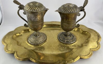 Messkännchen Wasser & Wein auf Teller Kommunion Garnitur Kupfer Metall vergoldet