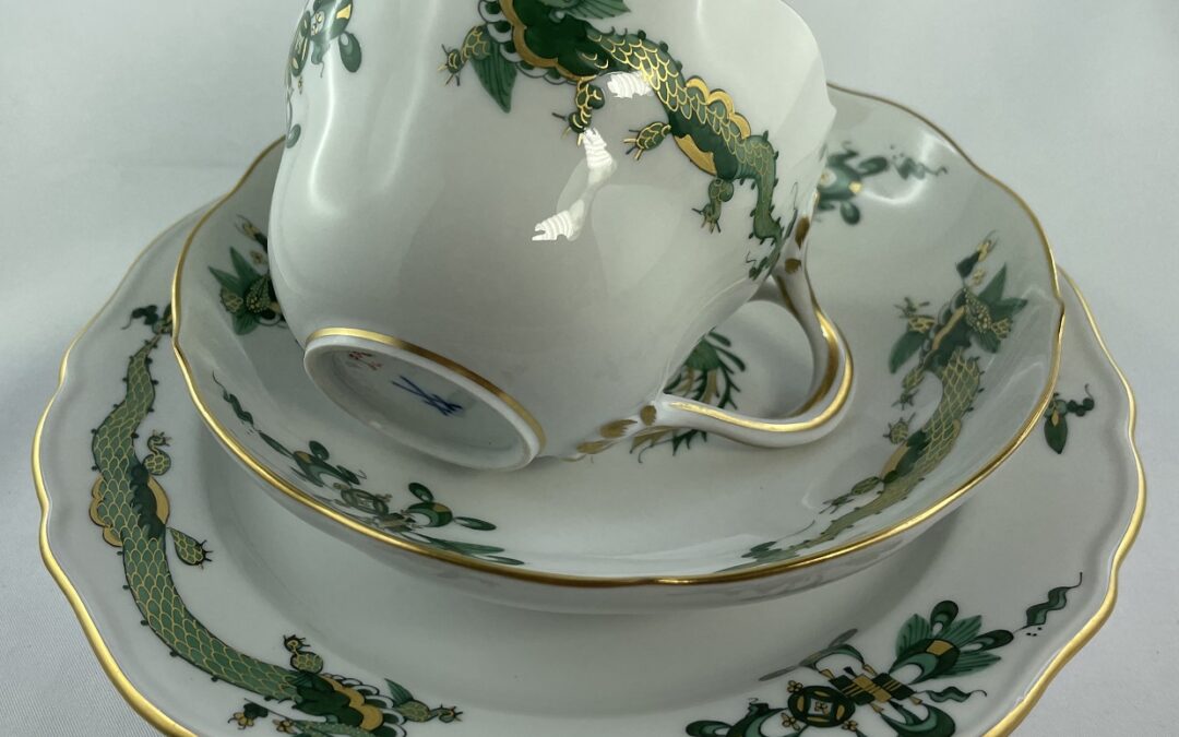 Meissen Porzellan Kaffeegedeck / Gedeck reicher Drache grün Teller Kaffeetasse