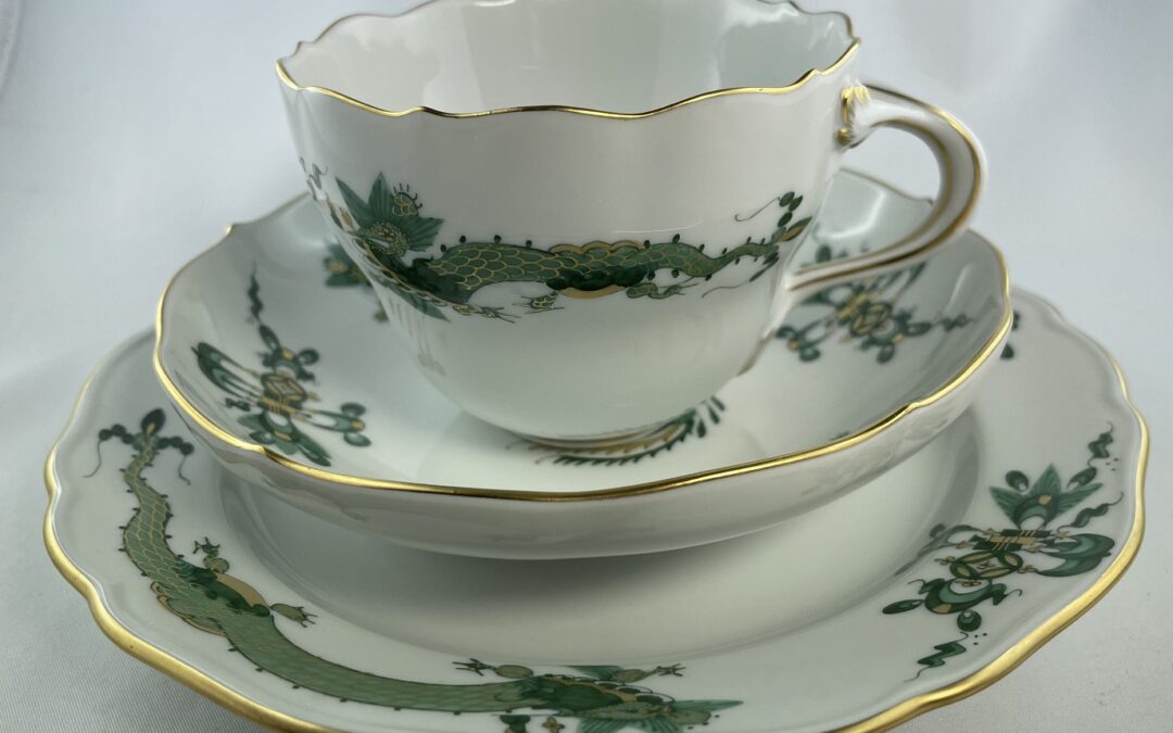 Meissen Porzellan Kaffeegedeck / Gedeck reicher Drache grün Teller Kaffeetasse